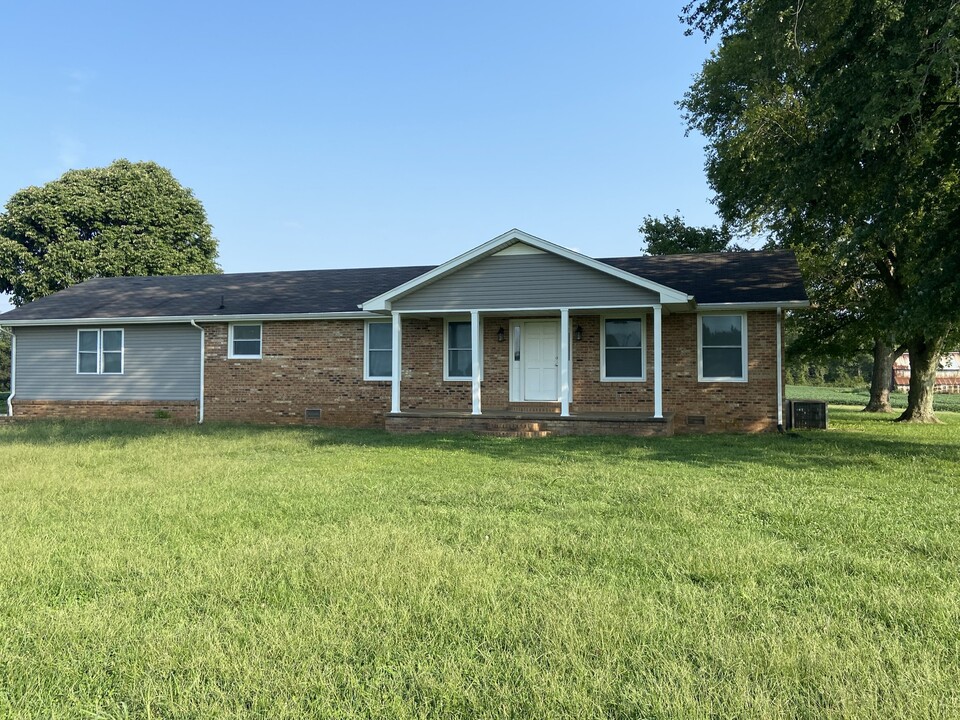 801 Webb Rd in Clarksville, TN - Building Photo