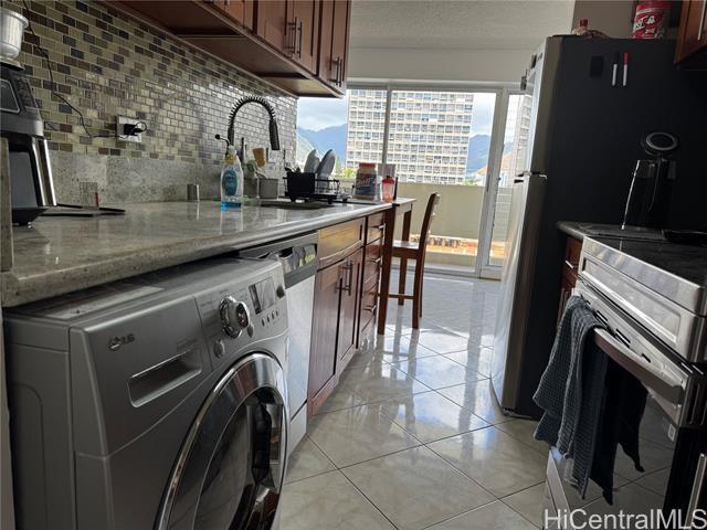 2085 Ala Wai Blvd in Honolulu, HI - Building Photo - Building Photo