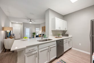 Grand Reserve Apartment Homes in Ocala, FL - Building Photo - Building Photo