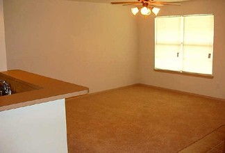 2331-2335 Elm St in Denton, TX - Building Photo - Building Photo