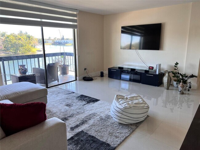 8303 SW 142nd Ave, Unit D210 in Miami, FL - Foto de edificio - Building Photo