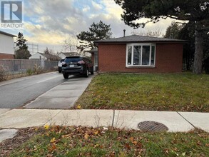 28 Lynmont Rd in Toronto, ON - Building Photo - Building Photo