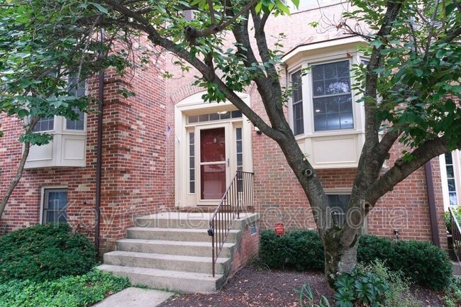 property at 3818 Vermont Ct
