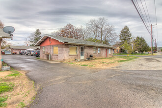 2406 Castlevale Rd in Yakima, WA - Building Photo - Building Photo