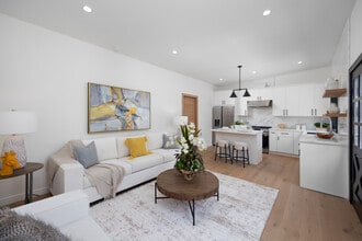 14351 Emelita St in Los Angeles, CA - Building Photo - Building Photo