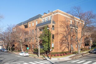 Tannery House in Alexandria, VA - Building Photo