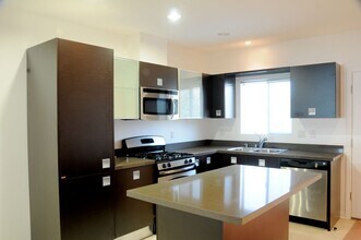 9100 Whitworth Dr in Los Angeles, CA - Foto de edificio - Building Photo