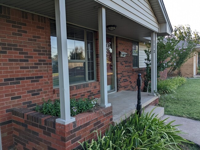 113 W Pratt Dr in Midwest City, OK - Building Photo - Building Photo