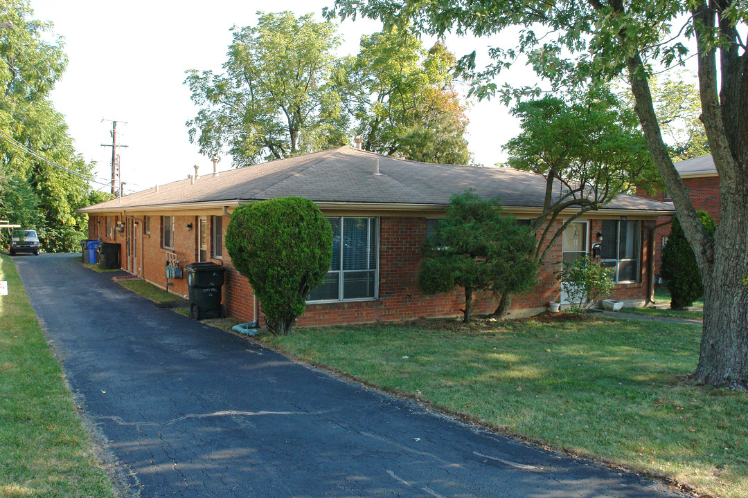 1061 Cross Keys Rd in Lexington, KY - Building Photo