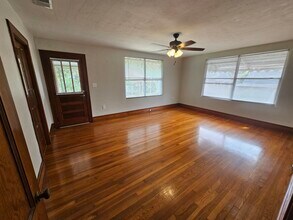 644 E College Ave in Tallahassee, FL - Building Photo - Building Photo