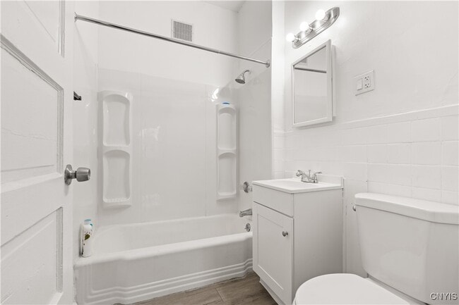 property at 712 Oak St