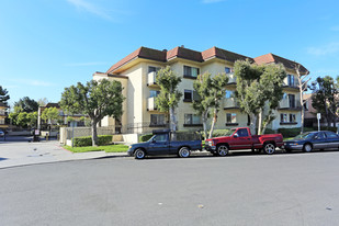 Edinger View Apartments in Santa Ana, CA - Building Photo