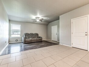 609 N 5th St in Cashion, OK - Building Photo - Building Photo