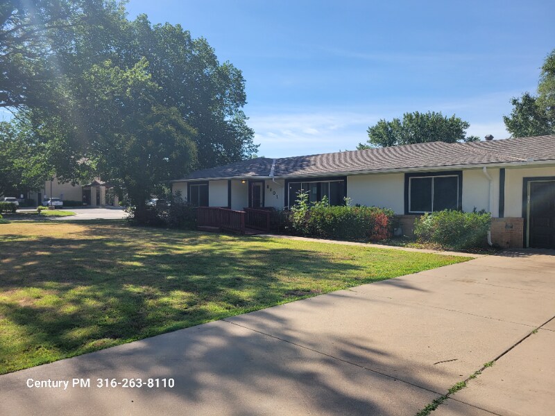 8101 W Maple St in Wichita, KS - Building Photo