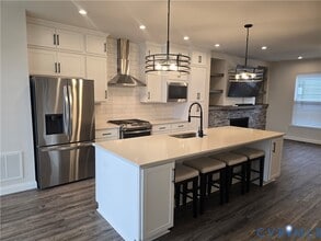 4304 Dominion Frst Cir in Glen Allen, VA - Foto de edificio - Building Photo