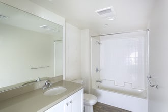 CHASE APARTMENTS in Northridge, CA - Building Photo - Interior Photo