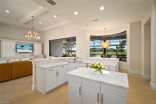 6597 Costa Cir in Naples, FL - Building Photo - Building Photo