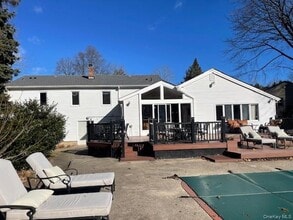 22 Emerald Ln in Huntington Station, NY - Building Photo - Building Photo