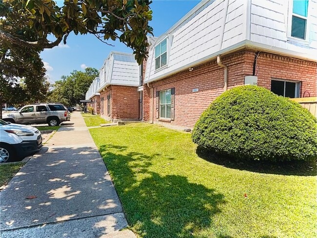 Riverside Apartments of Metairie in Metairie, LA - Building Photo - Building Photo