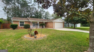 2102 Windsor St in St. Marys, GA - Foto de edificio - Building Photo