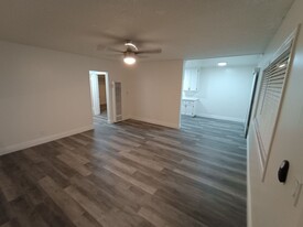 1044 W. 110th St. in Los Angeles, CA - Building Photo