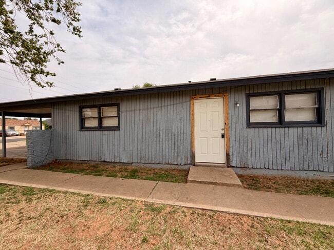 529 42nd St in Lubbock, TX - Building Photo - Building Photo