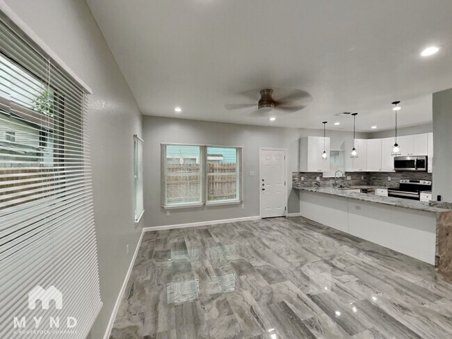 310 Gabriel in San Antonio, TX - Building Photo - Building Photo