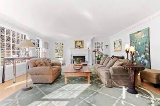 345 Round Hill Rd in Greenwich, CT - Building Photo - Building Photo