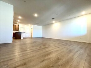 12504 Kings Crk Pl in Las Vegas, NV - Building Photo - Building Photo