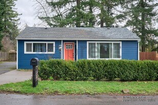 2418 SE 141st Ave in Portland, OR - Building Photo