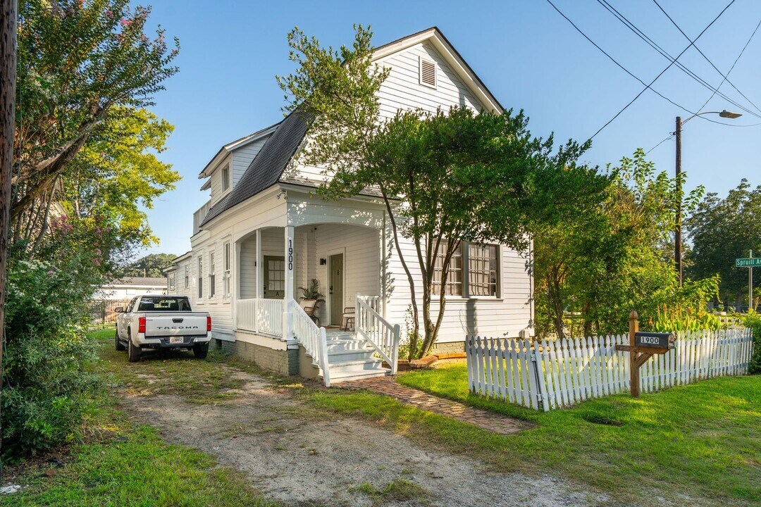 1900 Calvert St in North Charleston, SC - Building Photo