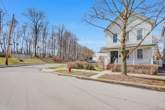 27 Orchard Pl in Poughkeepsie, NY - Building Photo - Building Photo