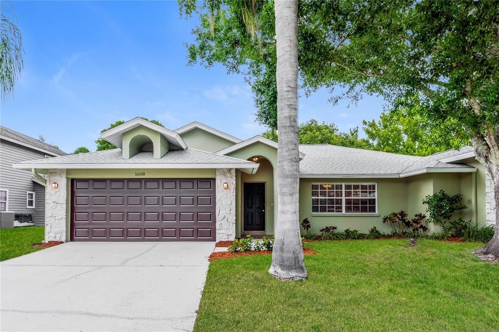 5608 29th St Cir E in Bradenton, FL - Building Photo