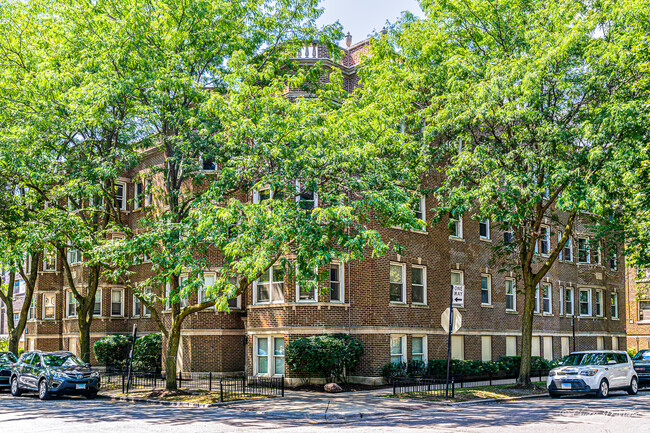 6042 N Kenmore Ave in Chicago, IL - Building Photo - Building Photo