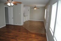 815 Shirley St photo'