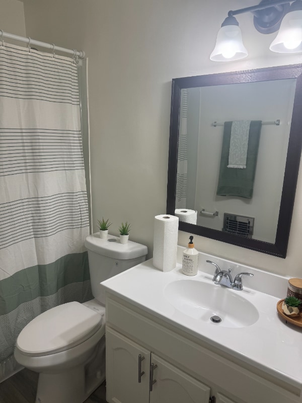 8757 Owensmouth Ave in Los Angeles, CA - Foto de edificio - Building Photo