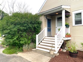 337 Village St in Millis-Clicquot, MA - Building Photo