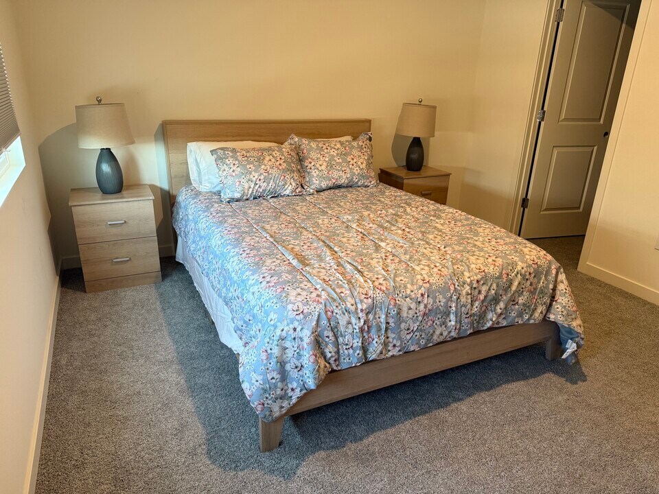 5308 Feathers Ave in Redding, CA - Building Photo