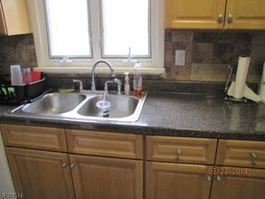 298 Luddington Ave, Unit 2 in Clifton, NJ - Building Photo - Building Photo