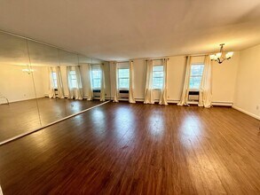 205-40 Brian Crescent in Queens, NY - Building Photo - Building Photo