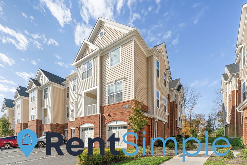 23275 Milltown Knoll Square in Ashburn, VA - Foto de edificio