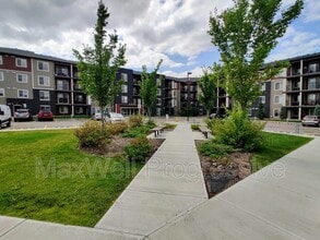 5370 Chappelle Rd. SW in Edmonton, AB - Building Photo - Building Photo