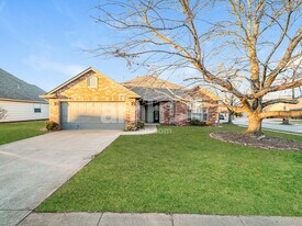 10421 E 112th St S in Bixby, OK - Building Photo