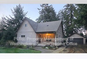 5215 53rd St W in Tacoma, WA - Building Photo