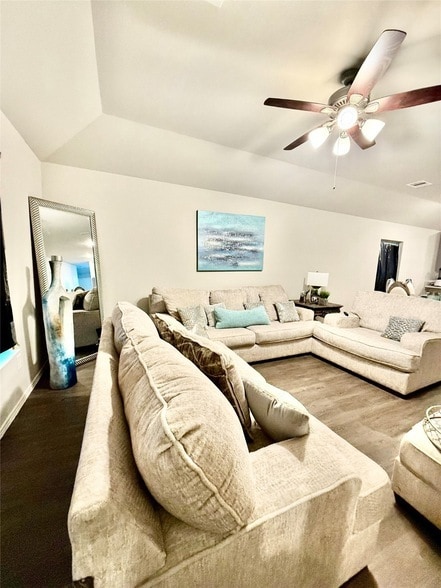 9921 Spg Crk Rd in Cleveland, TX - Building Photo - Building Photo