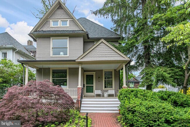 property at 30 Vandeventer Ave