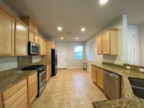 7820 Barnsley Way in Elk Grove, CA - Building Photo - Building Photo