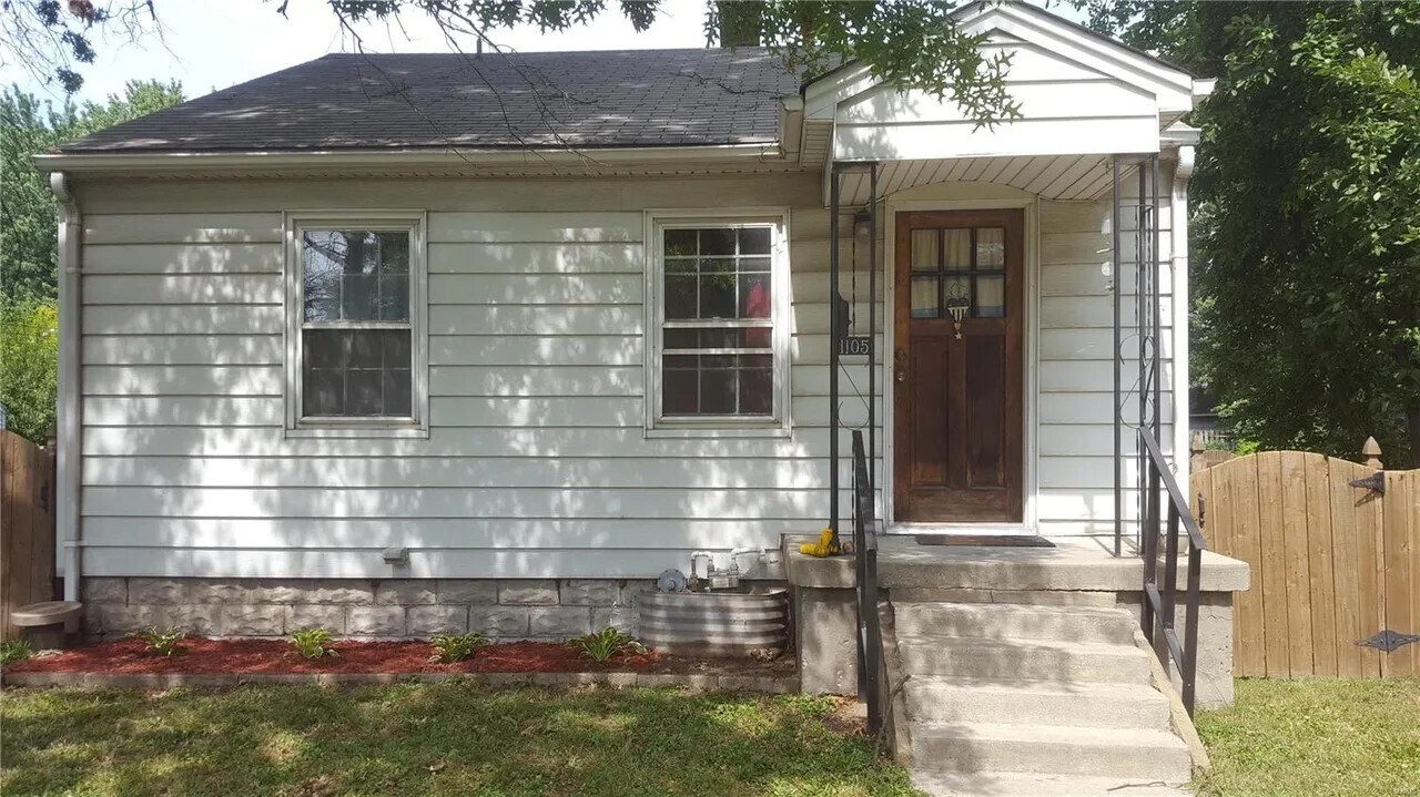 1105 24th St in Granite City, IL - Building Photo