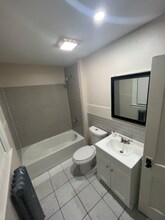 65 Lorraine St-Unit -1 in New Britain, CT - Foto de edificio - Building Photo