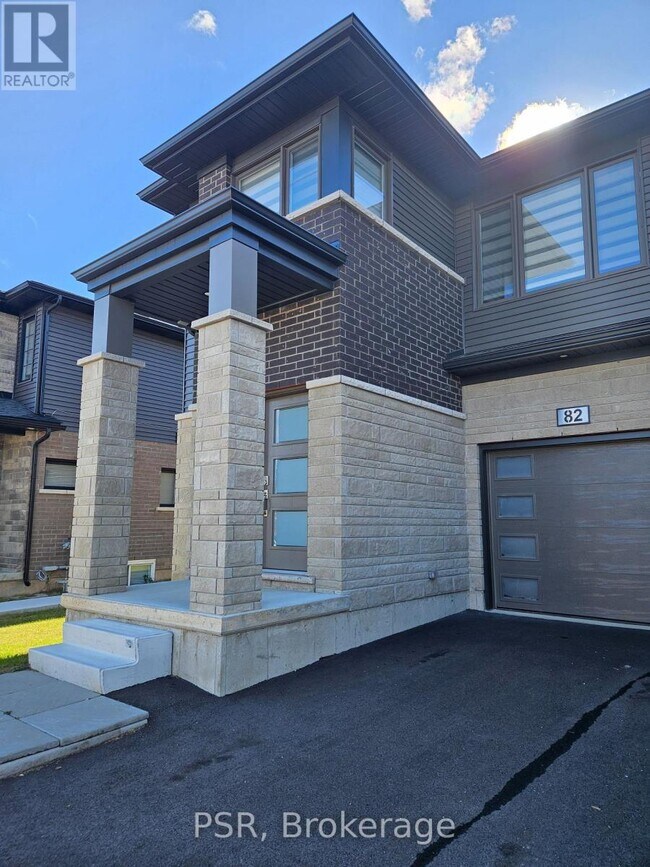 82 Acacia Rd in Pelham, ON - Building Photo - Building Photo